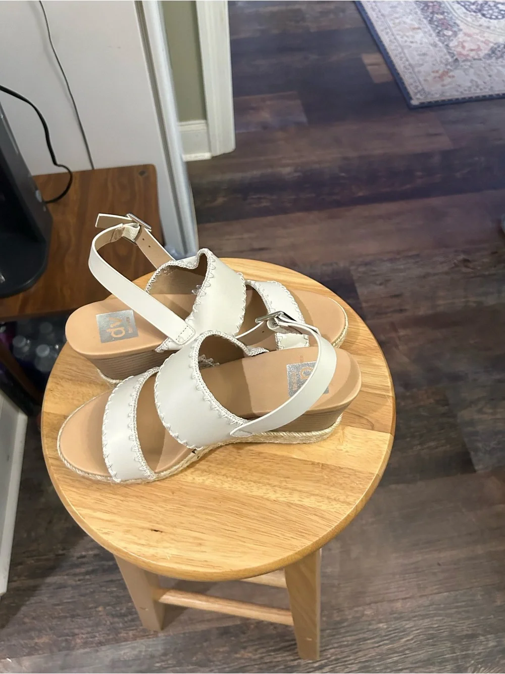 DV by Dolce Vita stylish white